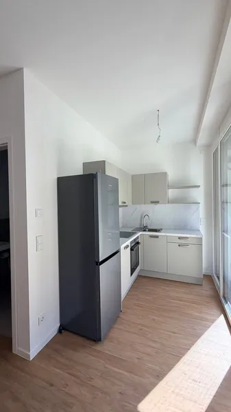 Neubau-Studio in Friedrichshain – 30 m² mit Balkon — photo 1